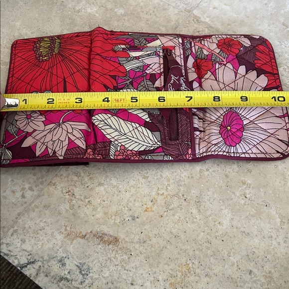 VERA BRADLEY RFID Riley Compact Wallet in the “Bohemian Blooms" pattern - Picture 7 of 7